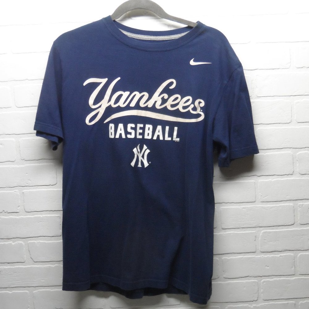 Med. Reg Fit Nike Tee - Yankees